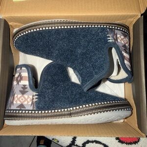 Ariat Blue and Brown Women's Slippers